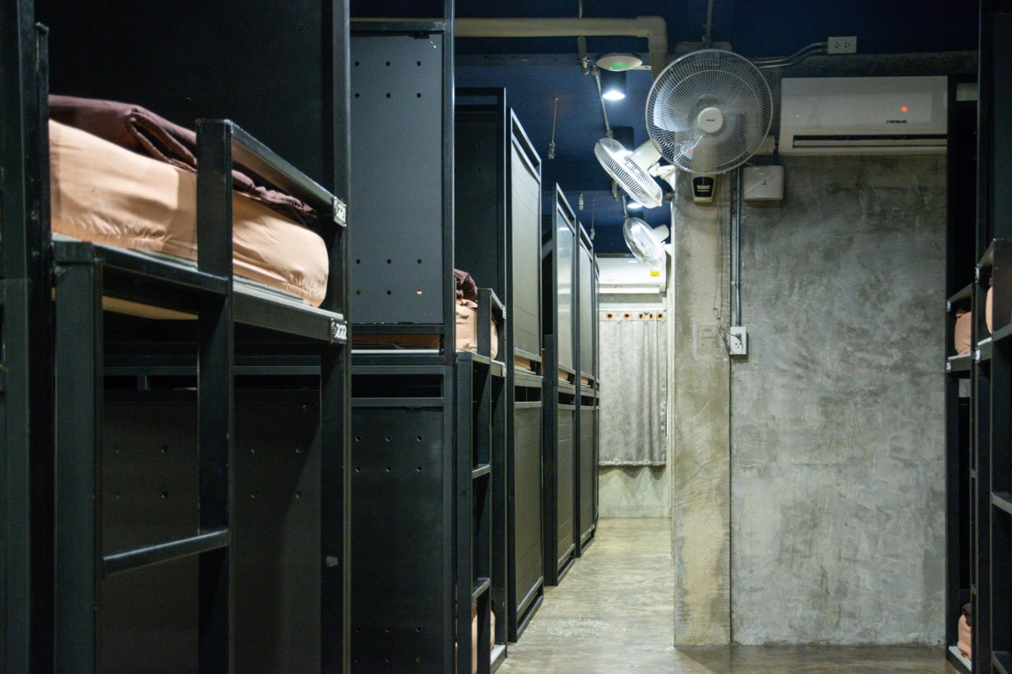 Area81 Hideout Hostel Bangkok Esterno foto
